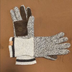 Roots Gray and Black Knit Gloves